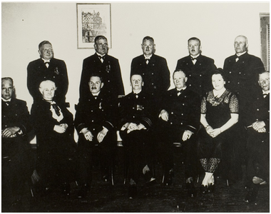 117849 Vrijwillige Brandweer in zaal van Vilsteren, 1935 - 1936