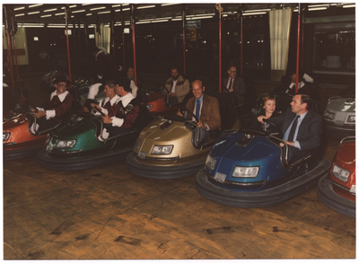 118232 Opening Kermis. Raadsleden in diverse attracties, 1980