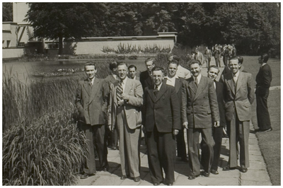 118426 Kerkkoor Onze Lieve Vrouweparochie. Uitstapje van de leden. Vooraan links: Jan Koolen, 1949