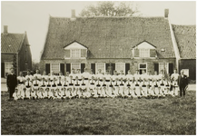 118566 Utile Duli, gymnastiekvereniging, bijeen in Aarle-Rixtel, 1925 - 1930