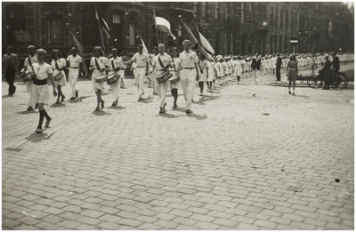 118569 Utile Dulci ( achter ) en Jeanne d' Arc ( voor ) in Den Bosch op de Parade, 1946 - 1947