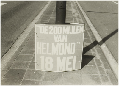 118681 Aankondiging van de Motorrace de 200 mijlen van Helmond, geplaatst aan een der hoofdwegen in Helmond, 1980