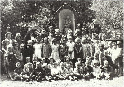 119020 St. Aloysiuskleuterschool aan de Markt, 1945