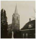 119612 Milheeze. De R.K. kerk van Milheeze met daarnaast de Pastorie, z.j.