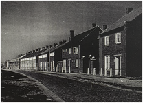 119628 Deurne. Een der nieuwe woonwijken te Deurne, breed en ruim aangelegd ( door Peter Vink ), 07-1955