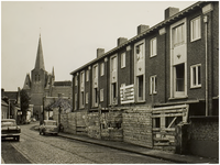 119641 Deurne.Stationstraat gezien in de richting Markt, met daaraan de St. Wil;iborduskerk, 1960