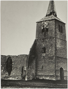 119682 Vlierden. De voormalige parochiekerk van Vlierden. Op deze foto reeds in erg vervalden staat, 1904