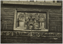 119761 Gevelsteen in de Hinthamerstraat 218 te s' Bosch voorstellende het kasteel van Helmond, z.j.