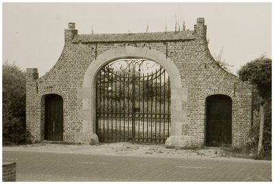 119776 Binderen.Klooster. Poort. Staande te Lieshout, 06-1959