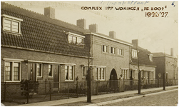 120500 Pastoor van Leeuwenstraat. ( Voorheen Tolpoststraat ). Gezien in de richting Molenstraat, ca. 1927