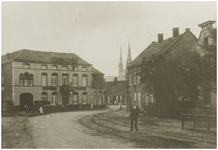 120520 Weg op den Heuvel. Gezien richting West. Links Hotel de Bruxelles. Op de achtergrond te torens van de H. ...