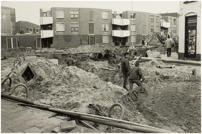 120529 Zuidende. Hoek Marktstraat. Reconstructie van het kruispunt. De woningen achter liggen aan het Zuidende, 21-01-1986