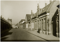 120533 Zuiderstraat . Gezien vanaf de Wolfstraat in de richting Beelsstraat, ca. 1964