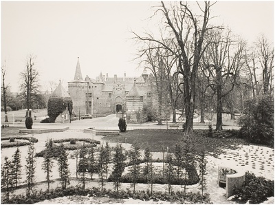 120566 Kasteeltuin. De nieuwe aangelegde tuin tussen het kasteel en de Traverse, 02-1985