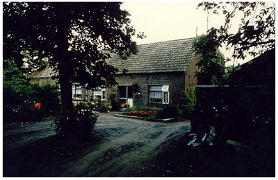 45033 Hoortweg 2:1e Huis in Budel Dorplein, gebouwd in 1873 door Heribertus Beijk. Geb.3 juni 1846 te Lisse (ZH), 1992