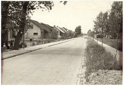 45039 Peeldijk Budel Dorplein: vanaf de St. Barbaraweg richting Stationsweg, 1970