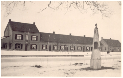 45165 Winteropname douanekantoor Nederland-België, Budel-Dorplein: gelegen aan de Zuid Willemsvaart en de Kempenweg, 1930