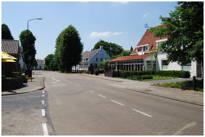 45194 Kerkstraat Maarheeze, richting de kerk: Links het voormalig boterfabriekje thans horeca, rechtdoor het voormalige ...