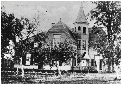 45199 Villa Cranendonck, Cranendonck 1, Soerendonk: gebouwd in 1899 door Hoevenaars en in 1917 door de toenmalige ...