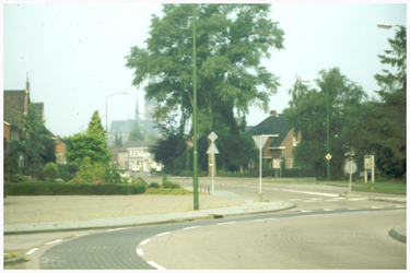 45208 Dr. Ant. Mathijsenstraat Budel richting de Markt: vanuit Maarheeze en de legerplaats kwam men hier Budel binnen. ...