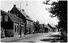 45211 Dr. Ant. Mathijsenstraat Budel: links de huizen van respectievelijk Driekse Huibers, Cies Hegge(timmerman), ...