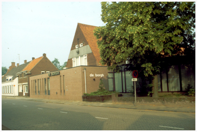 45214 Gemeenschapshuis de Borgh, Mathijsenstraat Budel: voorheen het parochiehuis. Gebouw onder architectuur van Louis ...