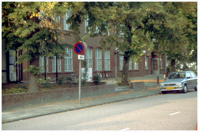 45216 Gemeenschapshuis de Borgh, Mathijsenstraat Budel: gedeelte voormalige St. Aloysiusschool, links de ingang van het ...