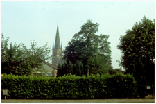 45222 R.K. Kerk O.L.V. Visitatie Budel, Dr. Ant. Mathijsenstraat: Links het protestantse Duitse militaire ...
