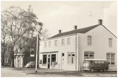45241 Voormalige bakkerij, Stationsstraat Maarheeze: in gebruik geweest door Jan de Laat sr. In 1969 is de zaak ...