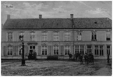 45254 Markt Budel: Het woonhuis van gemeentesecretaris Bartels, later woonde hier de familie Geerts en nu foto Rooymans, 1900