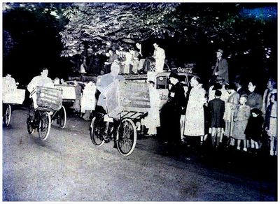 45271 Transportfietsrace Budel: Broodbezorgers van Budel in transportfietsrace met Jan Poelmans als deelnemer, 1945 - 1950