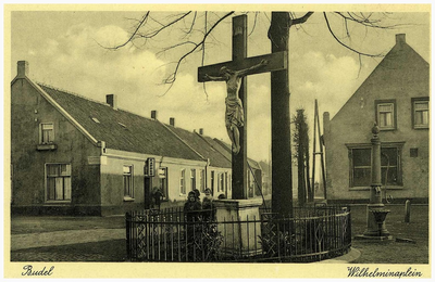 45275 Kruis met Wilhelminaboom. hoek Nieuwstraat - Willem de Zwijgerstraat Budel: Deze boom werd in 1892 omgezaagd ...