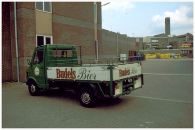 45362 Brouwerij de Hoop, Nieuwstraat 9, Budel: Het vervoeren van lokale leveringen met bestelauto, 2000