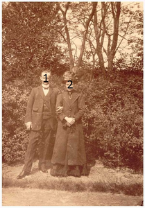 45383 Trouwfoto van Bet Jacobs en Hendrik Duisters, Budel. Hendrik Duisters *17-10-1887 +28-12-1968 geh. 1913 Bet ...