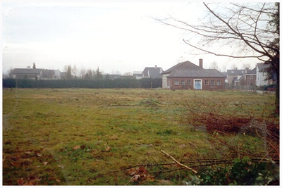 45446 Het Mavo terrein gezien richting Zustershof, Budel. Gebouw is gymlokaal Mavo, 03-12-2002