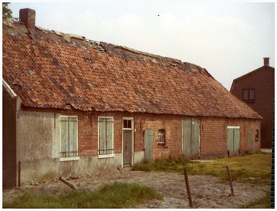 45485 Langgevelboerderij: Boerderij nabij station, Parallelweg Budel-Schoot, 1977