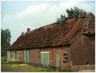 45486 Langgevelboerderij: Boerderij nabij station, Parallelweg Budel-Schoot, 1977