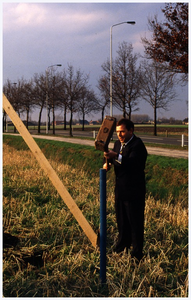45555 1e paal voor bedrijf Kemtec Meemortel Budel : directeur D. Kemkens. 1. D. Kemkens;, 1990