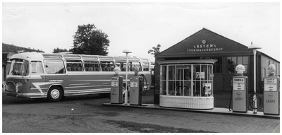 45573 Tankstation en garage van busbedrijf van Asten (Autobusdienst F. van Asten, Budel), 1963