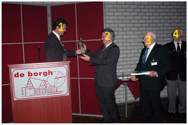  Een serie van 4 foto's betreffende de presentatie boek Tropen jaren van René Vos, 1990