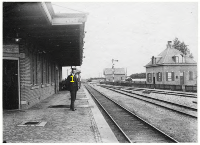 45598 Station Maarheeze: stationsemplacement, spoor richting Eindhoven, hoek Stationsstraat, 1913 - 1938