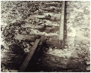 45722 Detail rails ontspoorde trein, Budel-Dorplein, 1944