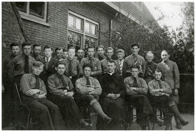 45738 Jonge wacht Budel: vooraan links, Jan van Cranenbroek, staand uiterst rechts, Compen en Bert Lammers 1. Jan van ...