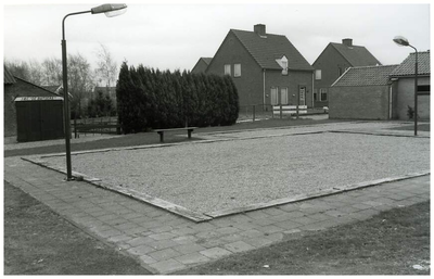 45779 Familie van Meijl, Gastel: jeu de boulles baan, ca 1980