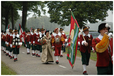  Een serie van 17 foto's betreffende de overdracht uniform en ambtsketen van oude burgemeester van Schaijk, Soerendonk, ...