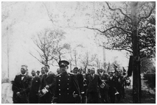 46032 Veldwachter Antonij Adaams: bij processie in 1936 te Budel-Dorplein. Met trom Tinus Brouns, 1936