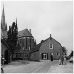 46142 Boerenbondgebouw Budel: Willem-II-straat links boerderij van het klooster. v.l.n.r. Jan Stevens, Wim Beerten en ...