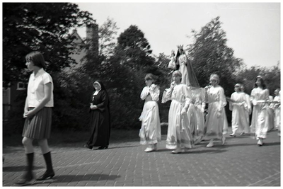 46312 De maagden onder leiding van zuster Jozef, 1963 - 1965