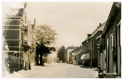 46365 Nieuwstraat, Budel: Links achterste deel ambtswoning Burgemeesters (van Uden, van Ginneken en van Hout), in het ...
