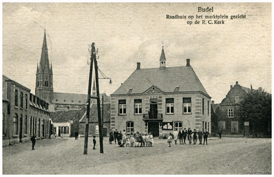 46445 Marktplein Budel: met het oude gemeentehuis, 16-08-1921
